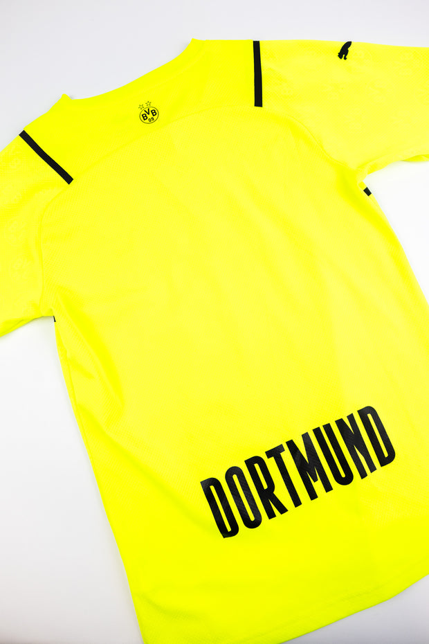 2021-22 BVB Dortmund football shirt made by Puma size Small.