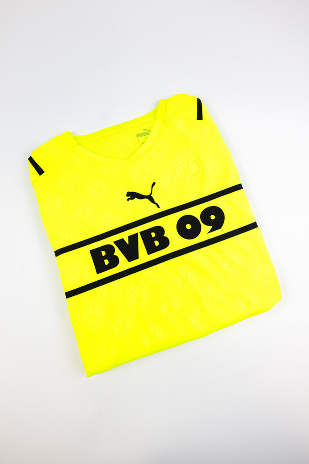 2021-22 BVB Dortmund football shirt made by Puma size Small.