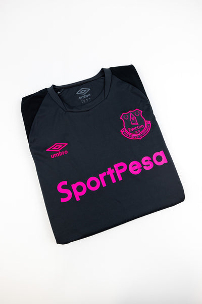 Everton 2018-19 football shirt made by Umbro size Small