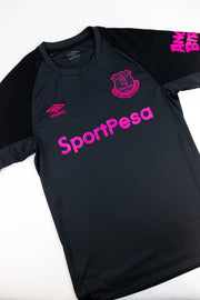 Everton 2018-19 football shirt made by Umbro size Small