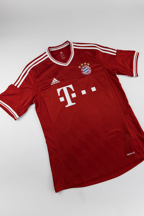 Bayern Munich 2013-14 Football Shirt made by Adidas size Medium