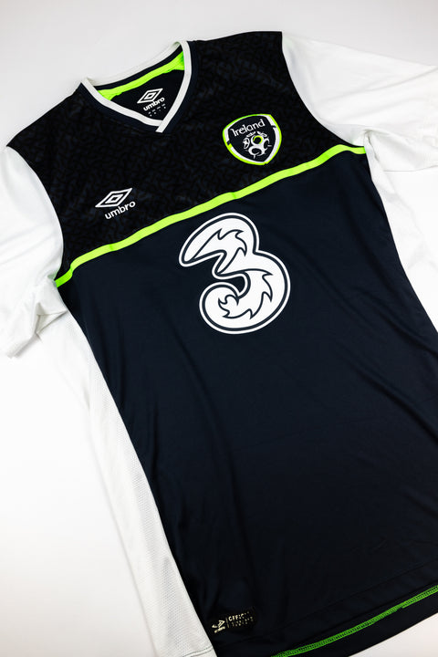 Republic of Ireland 2016 football shirt made by Umbro size Medium.