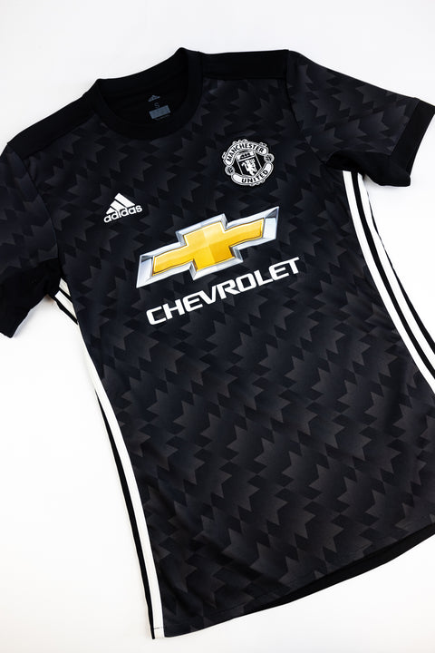 2017-18 Manchester United football shirt made by Adidas size Small.